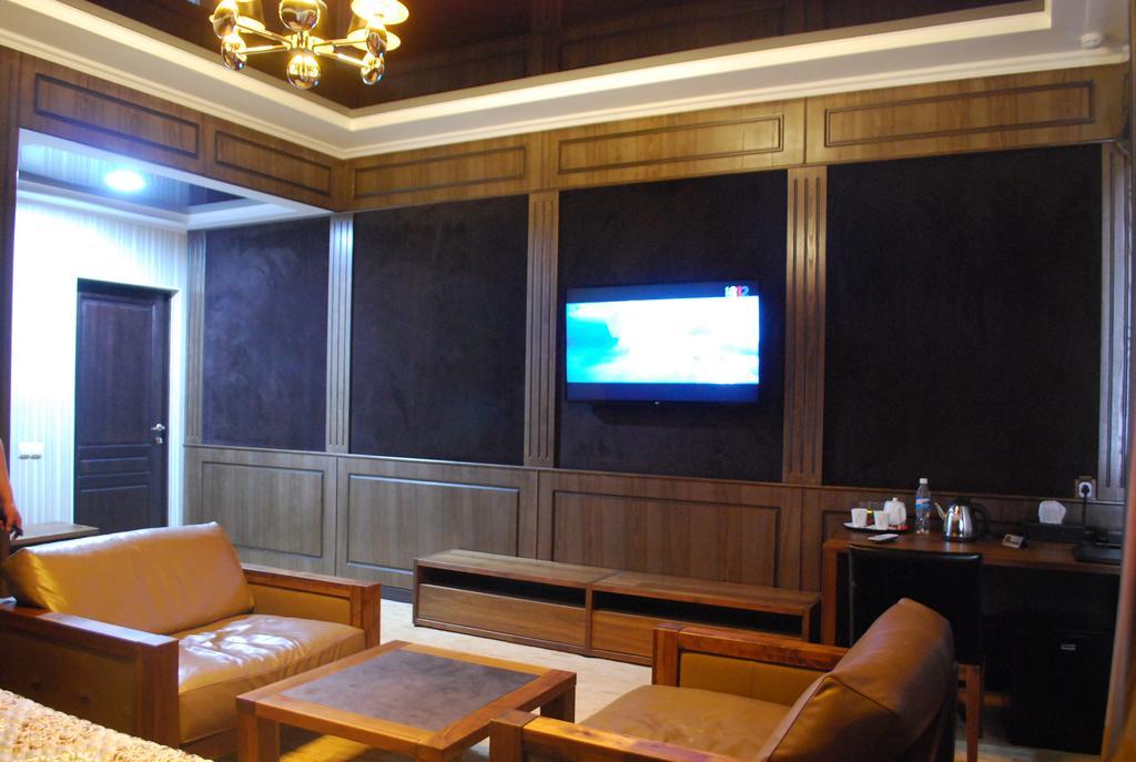 Astor Hotel & Spa Bishkek Exterior photo